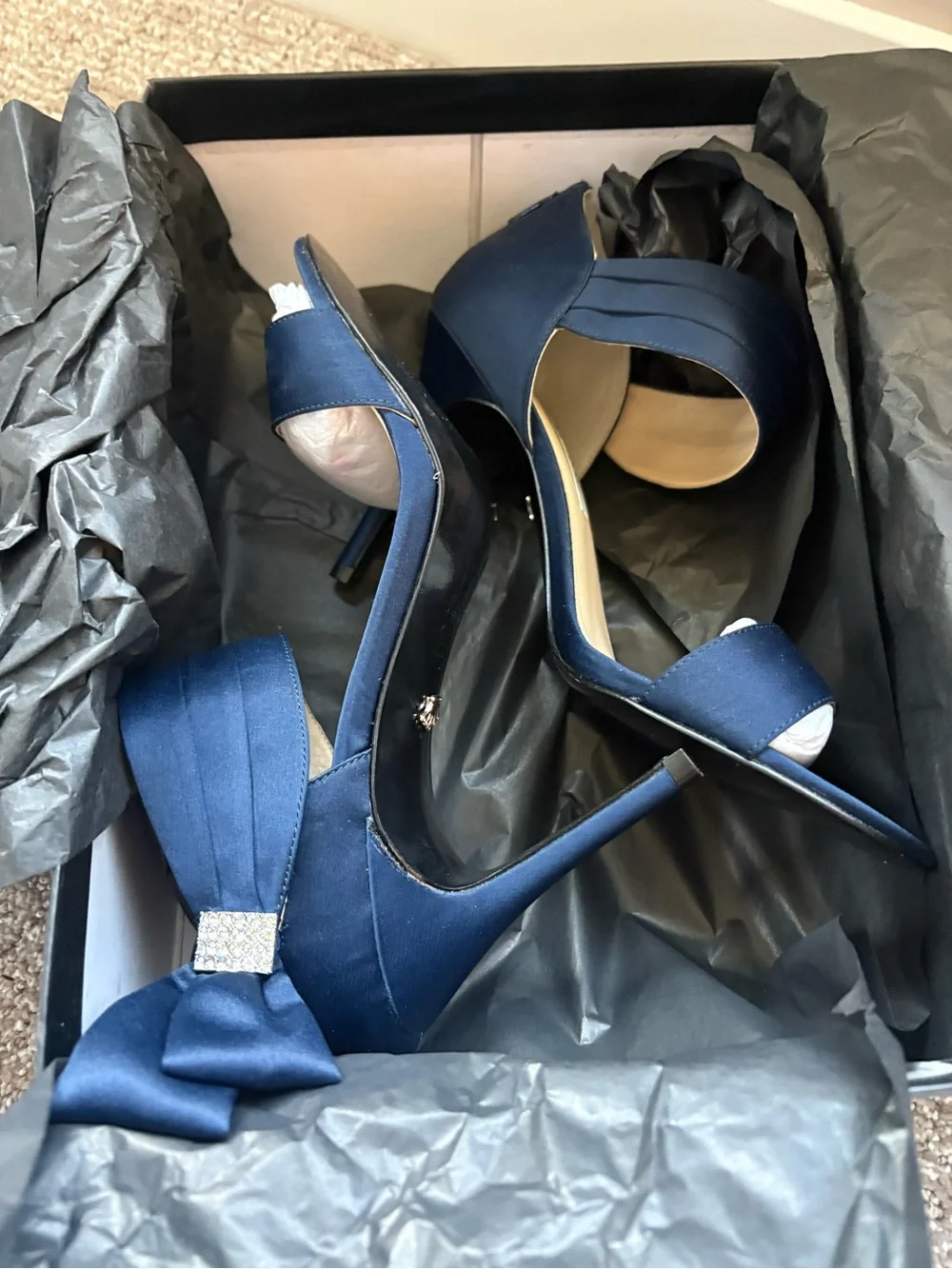 Nina Navy Satin High Heels with Rhinestone Bow Accents Size 8 - Picture 8 of 9